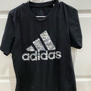 Adidas shirt size medium